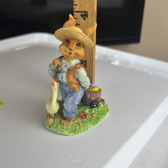 Charming Rabbit Figurine with Goose - Picture 4 of 4